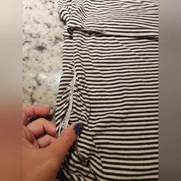 Francesca Frrante Overlaying Top with Ruching Sides Small - Picture 3 of 10